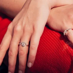 Bague Intr&eacute;pide grand arc 1ct pav&eacute;e