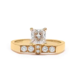 Solitaire Uraeus 0.7ct Princesse pav&eacute;
