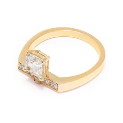Solitaire Uraeus 0.7ct Princesse pav&eacute;